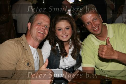Tilburg, 12 Juni 2007
TROS Zomertoer op de Heuvel
Roxeanne Hazes met Erik Hulzebosch en Jannes