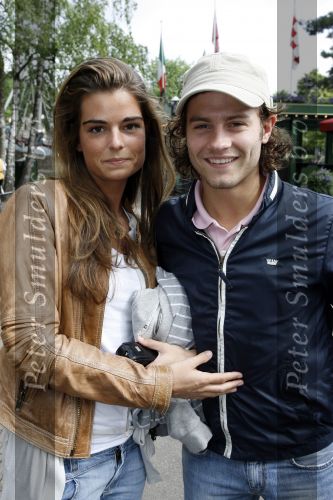 Kaatsheuvel 16 juni 2007
Sascha Visser met zijn nieuwe vriendinl in de efteling.