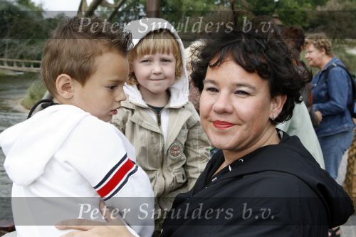 Kaatsheuvel 17 juni 2007
Sharon Dijksma met man en kin deren in de efteling.