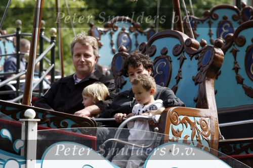 Kaatsheuvel 17 juni 2007
Sharon Dijksma met man en kin deren in de efteling.