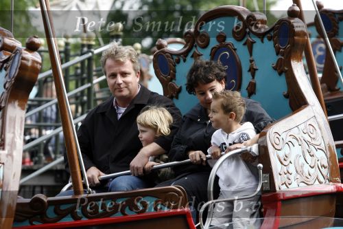 Kaatsheuvel 17 juni 2007
Sharon Dijksma met man en kin deren in de efteling.