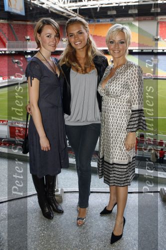 Amsterdam 15 mei 2007
Presentatie dvd voetbalvrouwen in de amsterdam arena. Sophie v Oers Nicolette v Dam en Lone v Roosendaal
