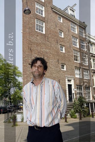 Amsterdam 7 juni 2007
Steve Brown voor huis waar Mabel Wisse Smit vroeger altijd kwam met criminelen.