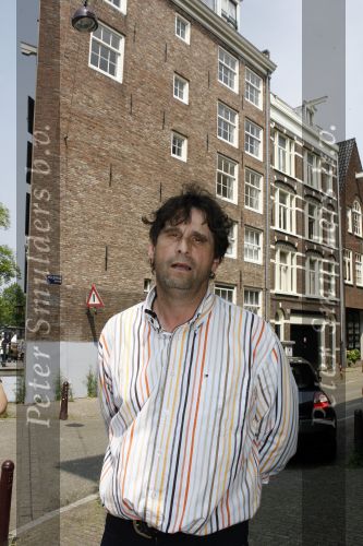 Amsterdam 7 juni 2007
Steve Brown voor huis waar Mabel Wisse Smit vroeger altijd kwam met criminelen.