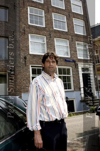 Amsterdam 7 juni 2007
Steve Brown voor huis waar Mabel Wisse Smit vroeger altijd kwam met criminelen.