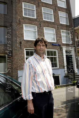Amsterdam 7 juni 2007
Steve Brown voor huis waar Mabel Wisse Smit vroeger altijd kwam met criminelen.