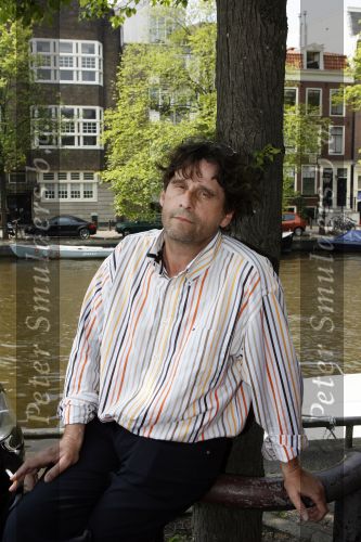 Amsterdam 7 juni 2007
Steve Brown voor huis waar Mabel Wisse Smit vroeger altijd kwam met criminelen.