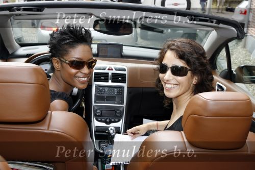 Vlijmen en Loon op Zand 18 juni 2007
Cabrio Rally van Beau monde . Sylvana Simons met Annemarie Engelkes