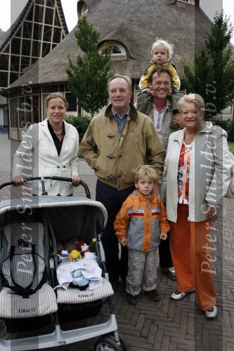 Kaatsheuvel 17 juni 2007
Bn ers in de efteling. Tom Okker met vrouw en familie