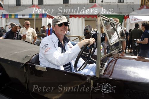 Brescia 17 mei 2007
Start van de 80e mille miglia. State of art is daar een van de sponsors. Victor Muller in Lancia Lambda van 1926