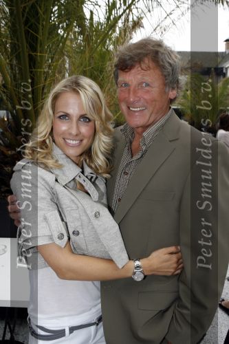 Naarden 21 mei 2007
Presentatie boek Supermom\'s stijlgids van Vivian Ewbank Reijs in het Arsenaal. Vader John Ewbank met Vivian