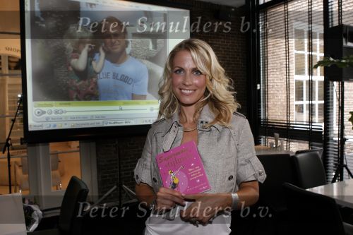 Naarden 21 mei 2007
Presentatie boek Supermom\'s stijlgids van Vivian Ewbank Reijs in het Arsenaal.