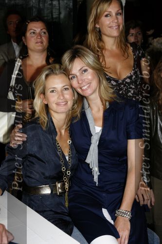 Naarden 21 mei 2007
Presentatie boek Supermom\'s stijlgids van Vivian Ewbank Reijs in het Arsenaal. Anouk Smulders en Vivian Slingerland