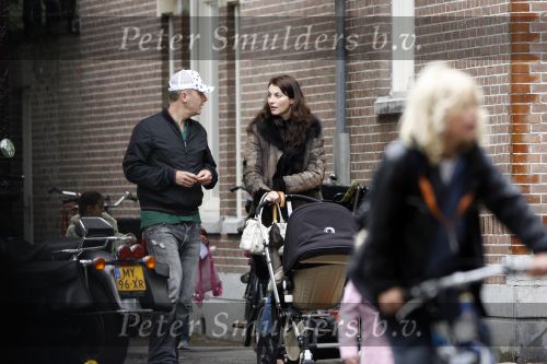 Amsterdam 11 mei 2007
Wessel v Diepen met Irene v d Laar achter de kinderwagen in Amsterdam.