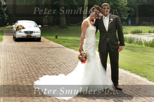 Helmond 08-07-2007 Oud PSV voetballer Wilfred Bouma treedt in het huwelijk met zijn bruid Lieke. Hier samen voor de foto\'s in hetpark bij het kasteel van Helmond