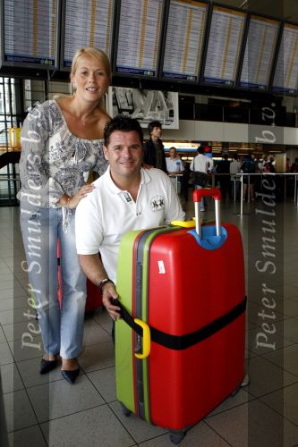 Schiphol 19 juni 2007
Wolter Kroes en zijn vrouw Tessa vertrekken vanaf Schiphol voor hun huwelijksreis naar Aruba.