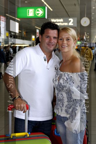 Schiphol 19 juni 2007
Wolter Kroes en zijn vrouw Tessa vertrekken vanaf Schiphol voor hun huwelijksreis naar Aruba.