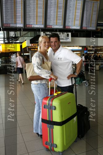 Schiphol 19 juni 2007
Wolter Kroes en zijn vrouw Tessa vertrekken vanaf Schiphol voor hun huwelijksreis naar Aruba.