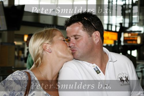 Schiphol 19 juni 2007
Wolter Kroes en zijn vrouw Tessa vertrekken vanaf Schiphol voor hun huwelijksreis naar Aruba.