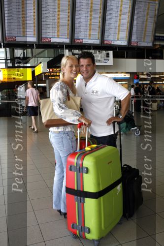 Schiphol 19 juni 2007
Wolter Kroes en zijn vrouw Tessa vertrekken vanaf Schiphol voor hun huwelijksreis naar Aruba.