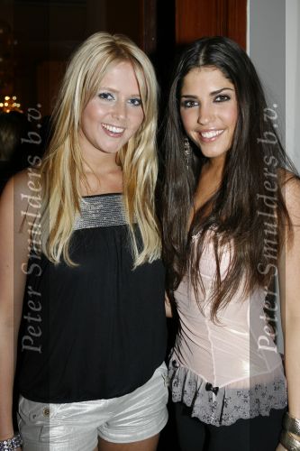 Amsterdam 15 mei 2007
Yolanthe Cabau v Kasbergen en Monique Smit bij de fhm verkiezing babe v h jaar.