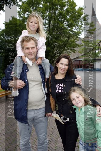 Kaatsheuvel 17 juni 2007
Bn ers in de efteling. Sandra .... met man en kinderen