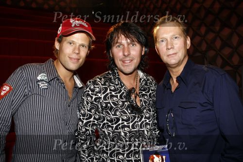 Hilversum 26 september 2008
Presentatie cd 50m jaar nederpop in beeld en geluid. 3 J\'s met t shirt