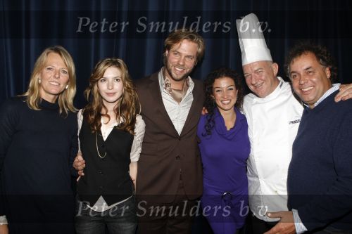 Kaatsheuvel 25 november 2007
Princess kerstborrel in de efteling. Aad en Dorien Ouborg Cas Spijkers Katja Schuurman Thijs Romer en Tara Elders