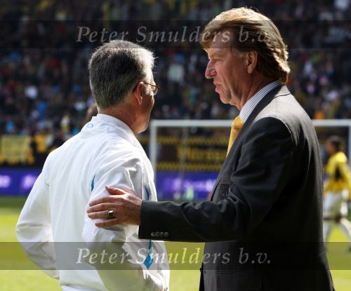 Ferd van Odenhoven
Arnhem, 20 April 2008 Kompetitiewedstrijd Vitesse-PSV, eindstand 0-1 Seizoen 2007/2008
PSV Landskampioen
De trainers Aad de mos en Sef Vergoossen voor aanvang van de wedstrijd