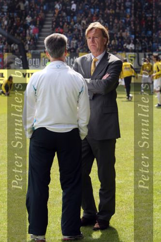 Arnhem, 20 April 2008 Kompetitiewedstrijd Vitesse-PSV, eindstand 0-1 Seizoen 2007/2008
PSV Landskampioen
De trainers Aad de mos en Sef Vergoossen voor aanvang van de wedstrijd