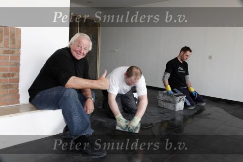 Vlaardingen 2 april 2009
Aad v Toor aan het klussen in zijn nieuwe appartement.
Peter Smulders bv