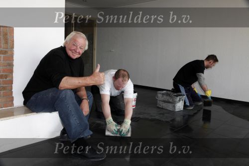 Vlaardingen 2 april 2009
Aad v Toor aan het klussen in zijn nieuwe appartement.
Peter Smulders bv