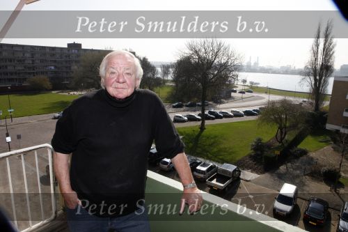 Vlaardingen 2 april 2009
Aad v Toor aan het klussen in zijn nieuwe appartement.
Peter Smulders bv