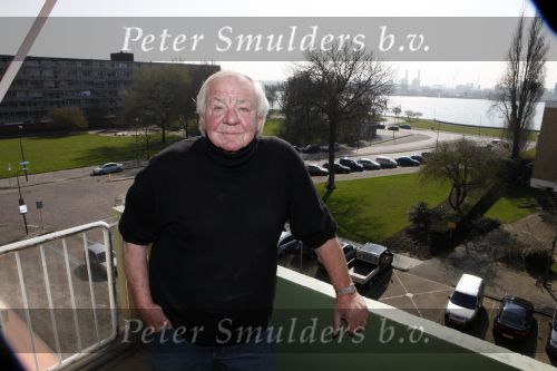Vlaardingen 2 april 2009
Aad v Toor aan het klussen in zijn nieuwe appartement.
Peter Smulders bv