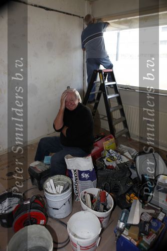 Vlaardingen 2 april 2009
Aad v Toor aan het klussen in zijn nieuwe appartement.
Peter Smulders bv
