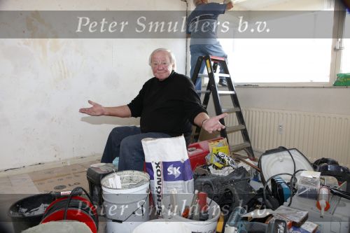 Vlaardingen 2 april 2009
Aad v Toor aan het klussen in zijn nieuwe appartement.
Peter Smulders bv