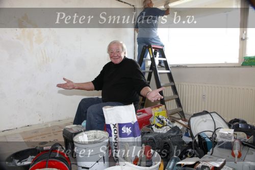 Vlaardingen 2 april 2009
Aad v Toor aan het klussen in zijn nieuwe appartement.
Peter Smulders bv