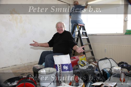 Vlaardingen 2 april 2009
Aad v Toor aan het klussen in zijn nieuwe appartement.
Peter Smulders bv