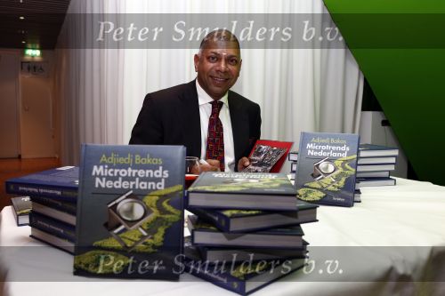 Den Haag 27 februari 2009
Presentatie van het boek  van Adjidj Bakas bij Madurodam .
Peter Smulders bv