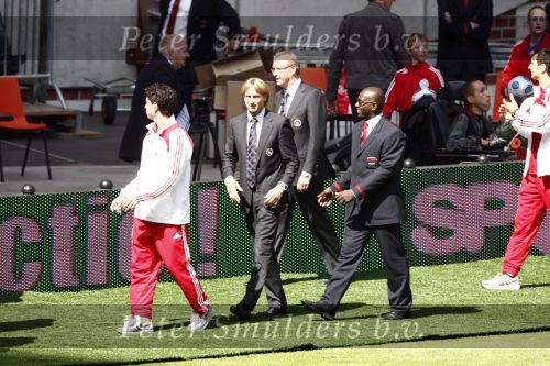 Amsterdam 10 mei 2009
Ajax-fc twente in de arena. De harde kern ajax supporters komt de eerste helft niet kijken en heeft spanddoeken opgehangen om te protesteren tegen het beleid bij ajax. Adri Koster kampioen met het 2e elftal
Peter Smulders bv