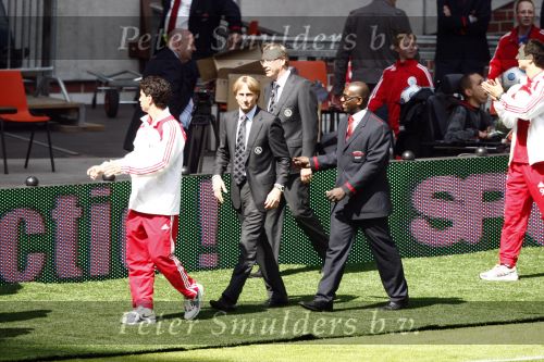 Amsterdam 10 mei 2009
Ajax-fc twente in de arena. De harde kern ajax supporters komt de eerste helft niet kijken en heeft spanddoeken opgehangen om te protesteren tegen het beleid bij ajax. Adri Koster kampioen met het 2e elftal
Peter Smulders bv