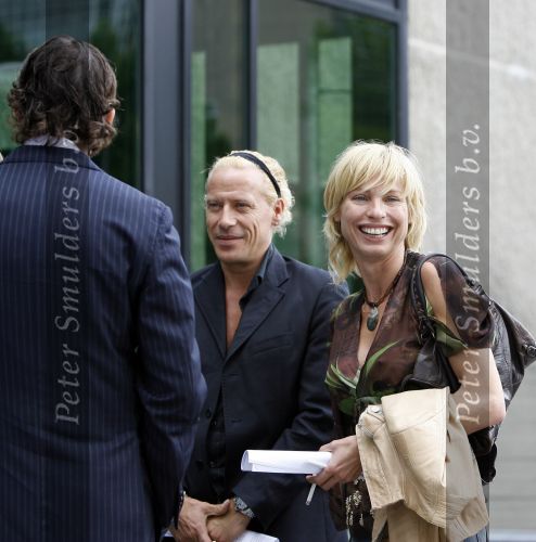 Amsterdam 22 juni 2007
Afke Rijenga en Micha Klein na rechtzaak buiten bij de rechtbank.