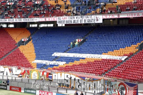 Amsterdam 10 mei 2009
Ajax-fc twente in de arena. De harde kern ajax supporters komt de eerste helft niet kijken en heeft spanddoeken opgehangen om te protesteren tegen het beleid bij ajax.
Peter Smulders bv