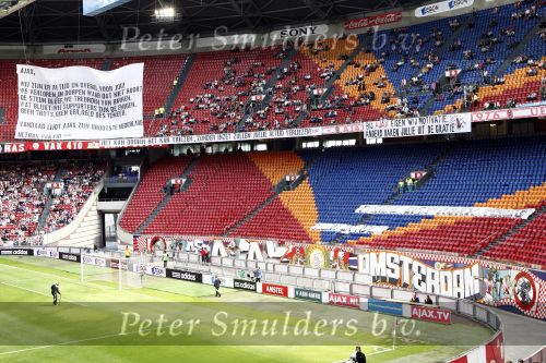 Amsterdam 10 mei 2009
Ajax-fc twente in de arena. De harde kern ajax supporters komt de eerste helft niet kijken en heeft spanddoeken opgehangen om te protesteren tegen het beleid bij ajax.
Peter Smulders bv