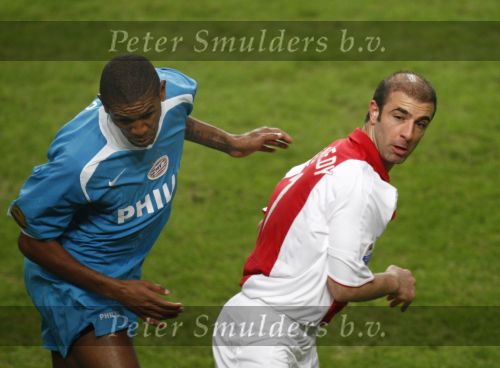 Amsterdam, 30 Januari 2008 Kompetitiewedstrijd AJAX-PSV, eindstand 0-2
Seizoen 2007/2008
Alcides in duel met Kennedy