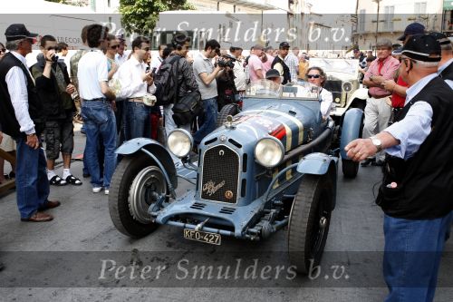Brescia 15 mei 2008
Start van de Mille Miglia in Brescia. State of art rijdt met 2 porsches mee. 
Alfa Romeo Classic Car