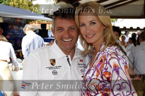 Brescia 15 mei 2008
Start van de Mille Miglia in Brescia. State of art rijdt met 2 porsches mee. 
Anouk Smulders en Allard Kalff