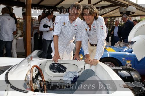 Brescia 15 mei 2008
Start van de Mille Miglia in Brescia. State of art rijdt met 2 porsches mee. 
Allard Kalff en Menno de Jong