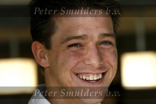 Volendam 3 maart 2006
Jan Smit aan het werk in zijn nieuwe kledingwinkel die over 1 week open moet. 
Aloys Buijs
