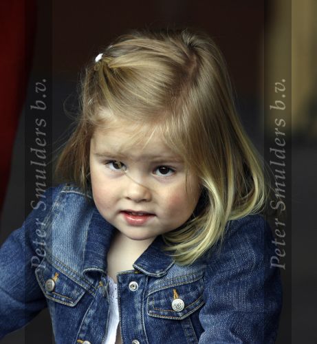 Den Haag 26 juni 2007
Fotomoment met Prins Willem Alexander Maxima Prinses Amalia Alexia en Ariane bij de koninklijke stallen. Prinses Alexia viert haar 2e verjaardag.